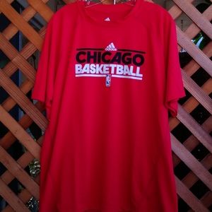 ADIDAS NBA CHICAGO BASKETBALL TSHIRT